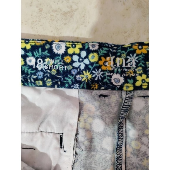 Women's plus size flower print twill Shorts size 18 - Picture 3 of 4